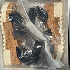 Navy blue Steve Madden platform sandals